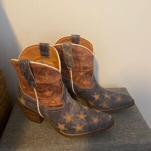 Dingo American Flag Distressed Western Bootie. 8.5